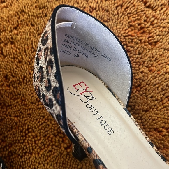 Gorgeous Leopard d'orsay-style pump - Picture 5 of 5